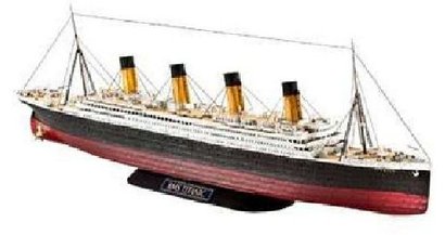 * Plastic model kit lo 05210 - R.M.S. Titanic 1:700