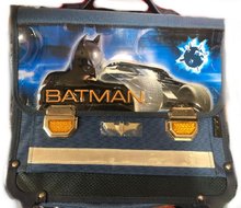 * Batoh batman - klasick aktovka s klopu na dv zapnn